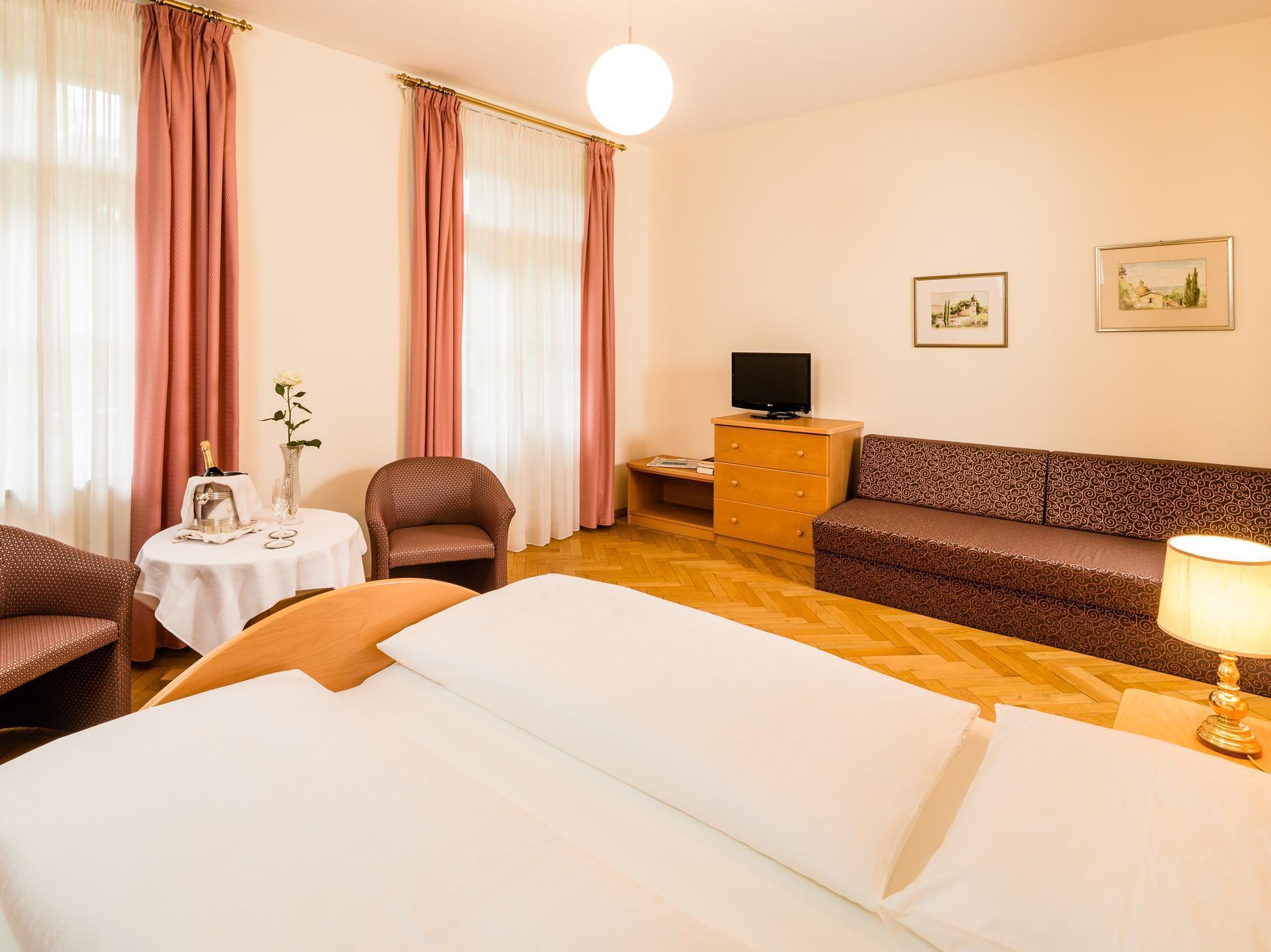 Hotel Palma Meran Buitenkant foto