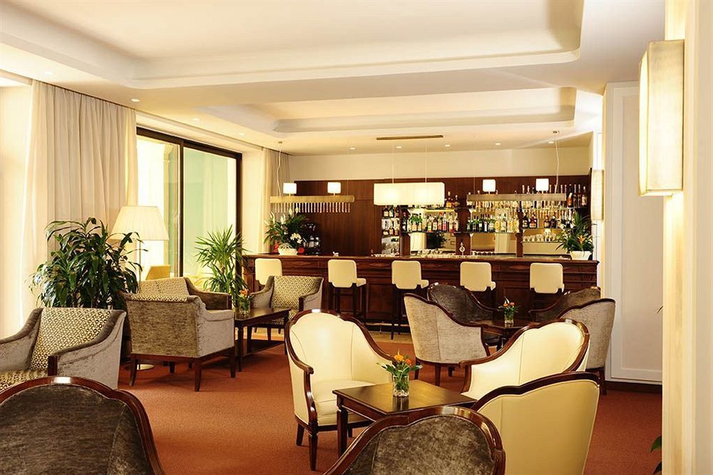 Hotel Palma Meran Buitenkant foto